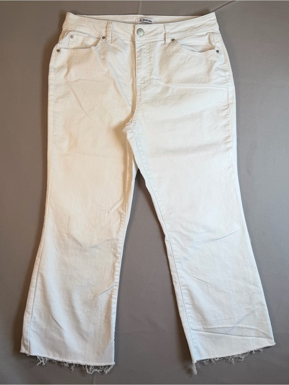 d. jeans Women’s sz12 White Cropped Boot Kick Flare Jeans Raw Hem Stretch